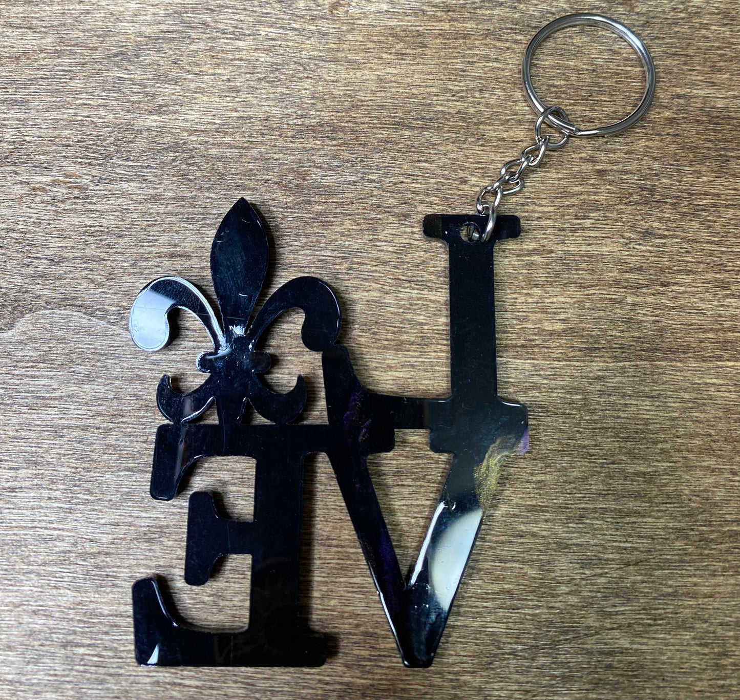 Back of LOVE Fleur de lis keychain